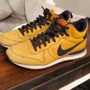 NIKE internationalist